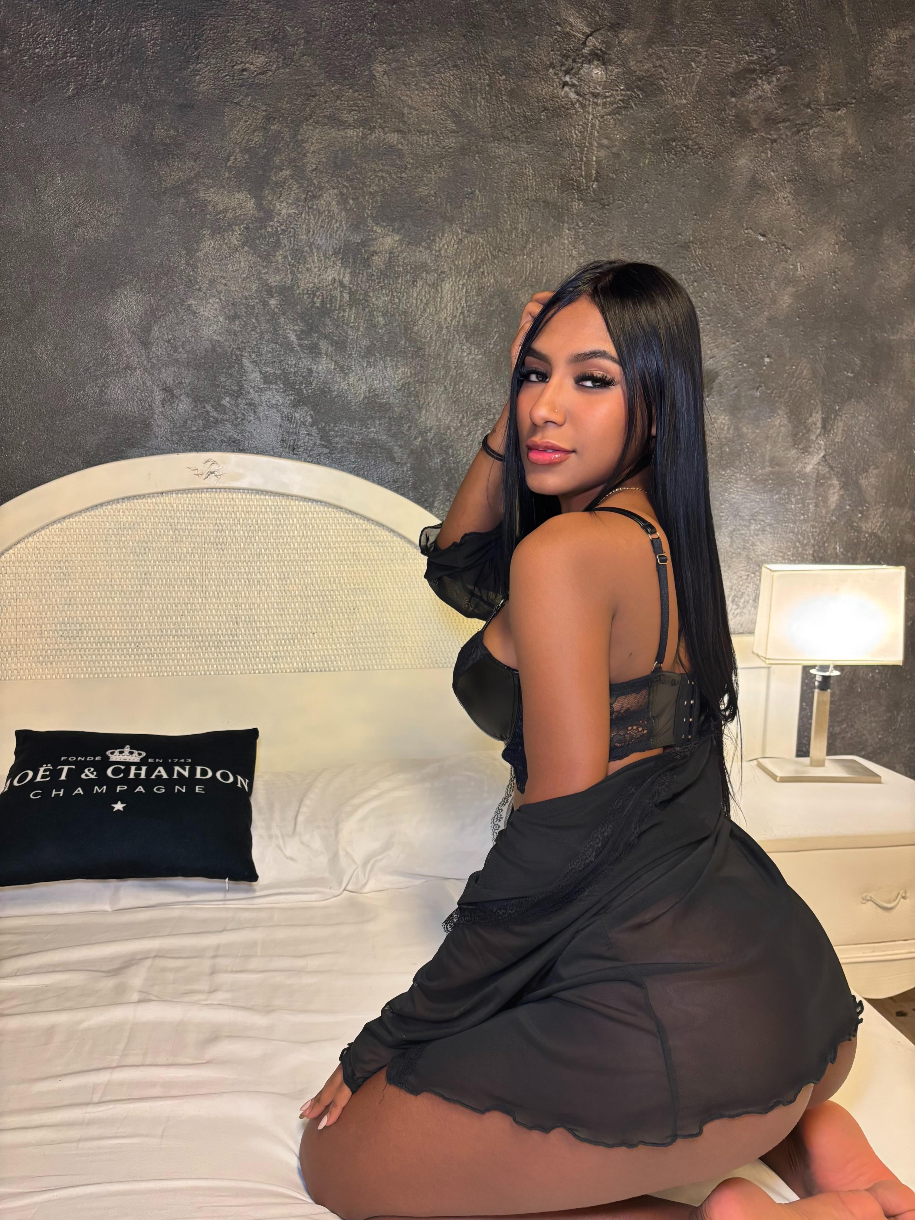 Escort - ZOE - Ibiza Tops